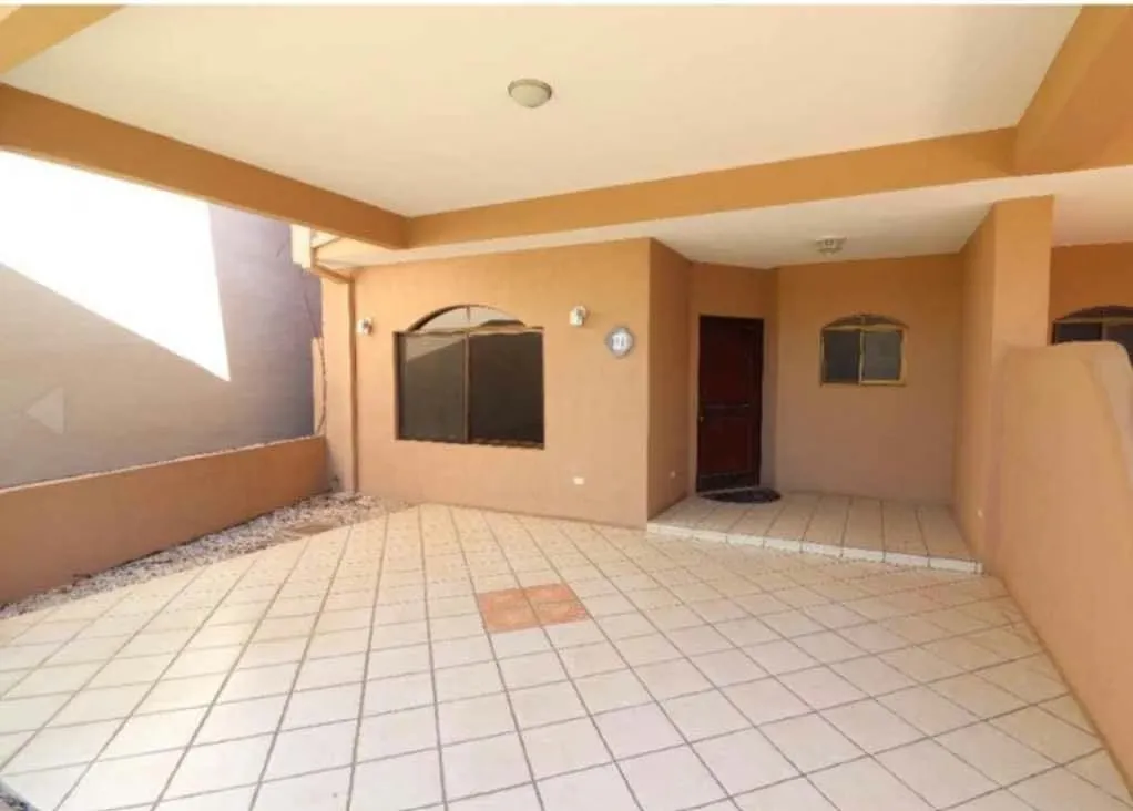 Hermosa Casa en Condominio – Guachipelín, Escazú