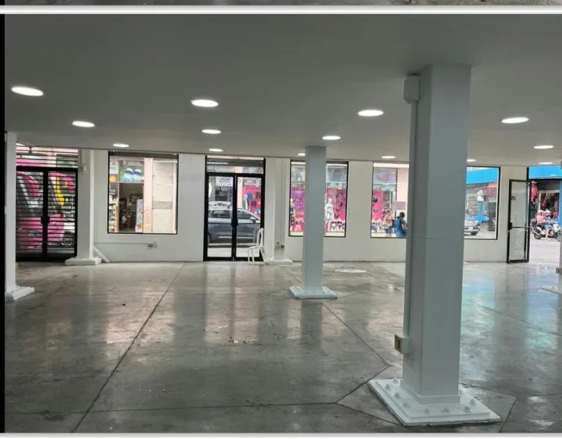 Se alquila edificio de 4 pisos en el corazón de San José, por el   Mercado Central