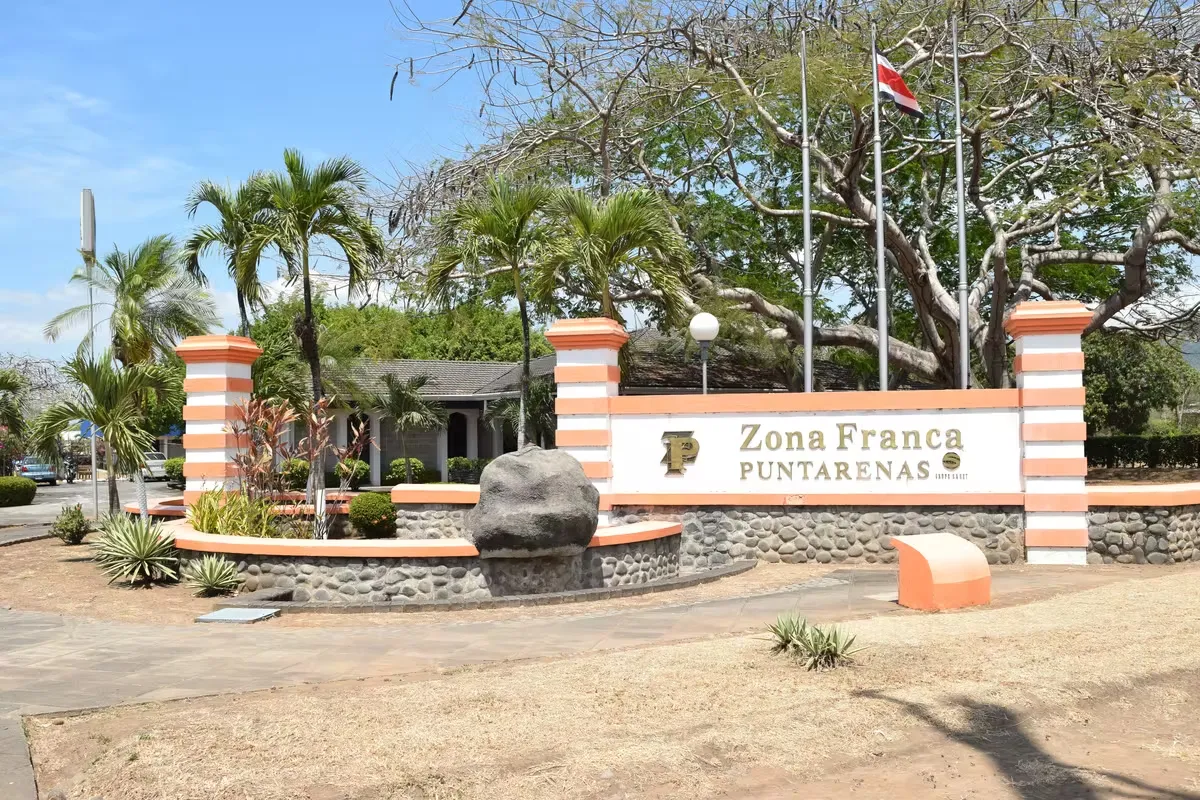 Zona Franca Puntarenas Industrial Park is located in Barranca just 10 km from Puerto Caldera and 80 km from San José and with direct access to the country's main airports. It has a ...