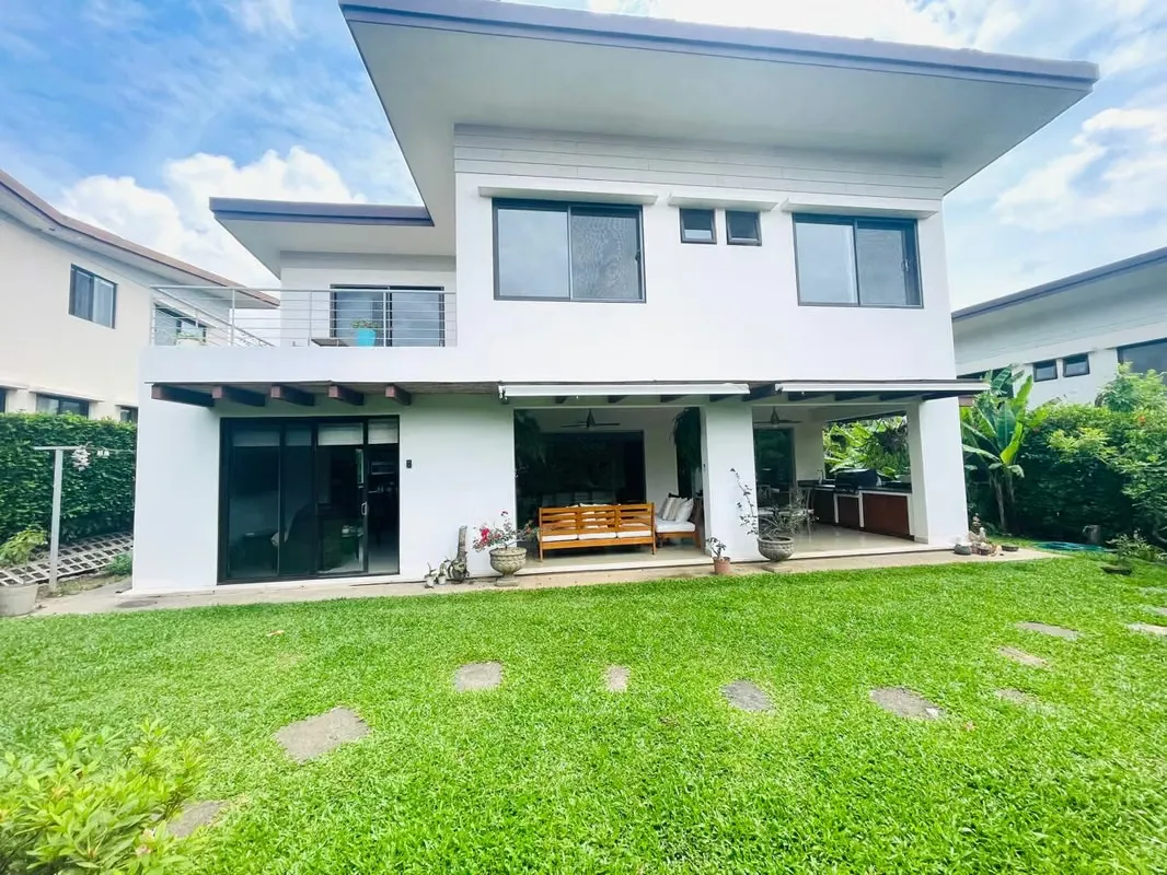 BARGAIN – HOUSE FOR SALE WITH GARDEN – SANTA ANA, RÍO ORO