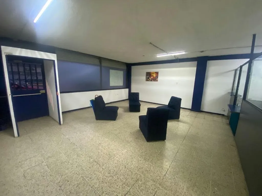 EDIFICIO Y PARQUEO EN VENTA