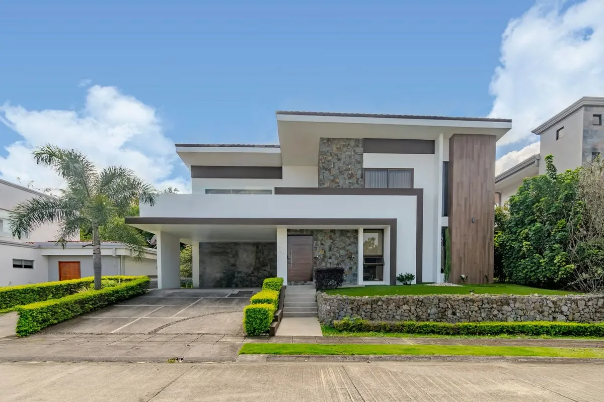 CONTEMPORARY HOUSE FOR SALE SANTA ANA*