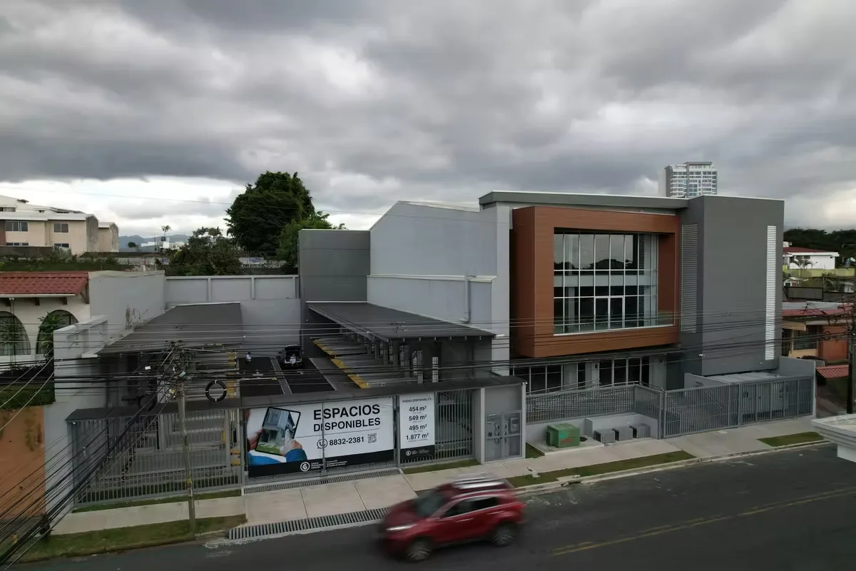 The Dent Building is a boutique office building located in the Dent Barrio, a high-value residential area in San José, Costa Rica. — photo 2