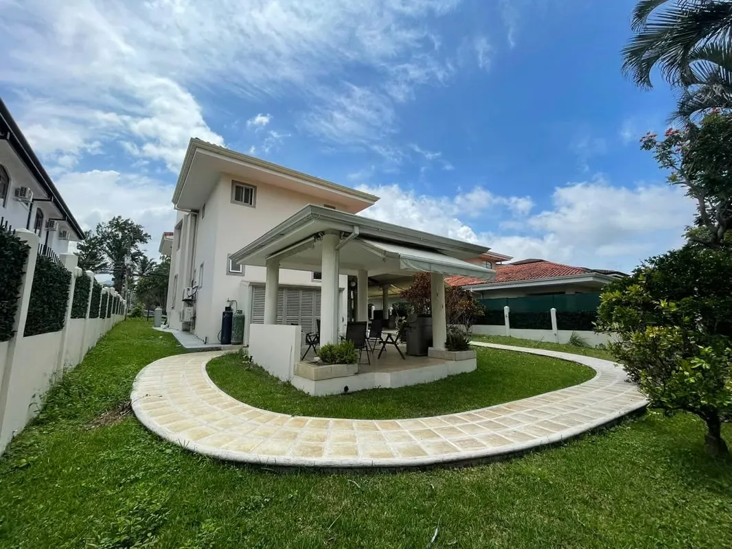 HOUSE FOR RENT VALLE DEL SOL*