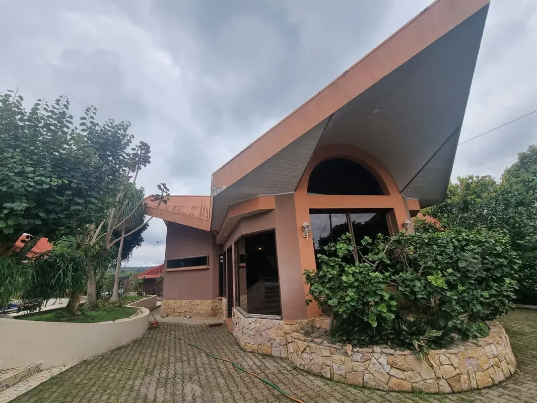Beautiful property for sale located in one of the quietest, safest, and most sought-after areas of San Pablo de Heredia. This ...