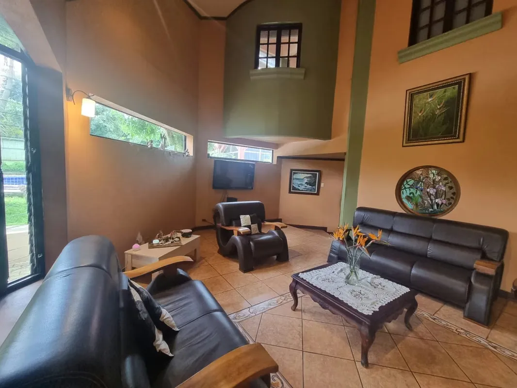 Beautiful property for sale located in one of the quietest, safest, and most sought-after areas of San Pablo de Heredia. This ... — photo 2