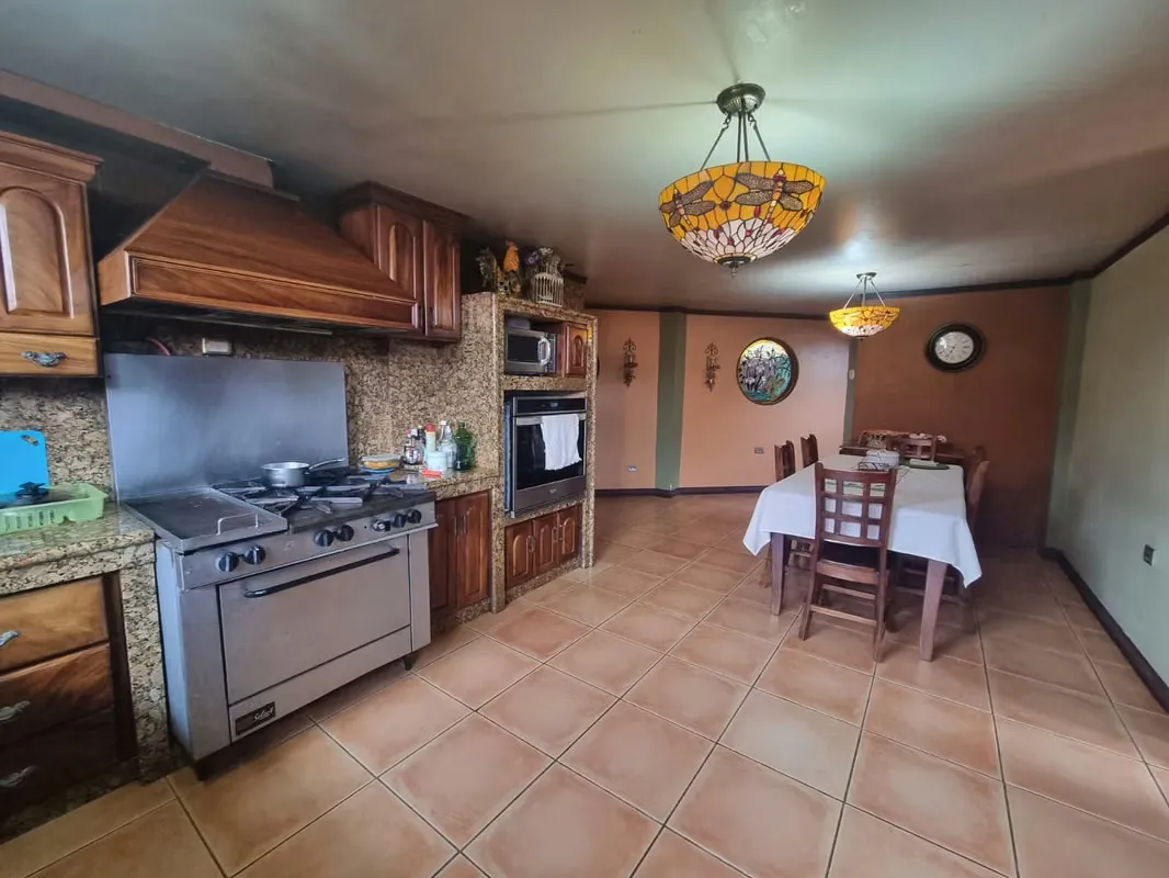 Beautiful property for sale located in one of the quietest, safest, and most sought-after areas of San Pablo de Heredia. This ... — photo 4
