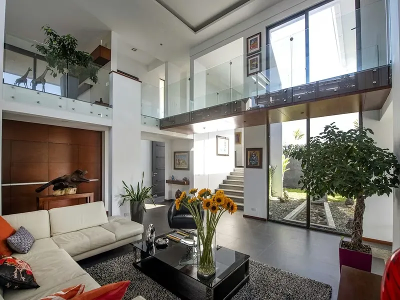 Exclusiva Residencia Contemporánea en el Exclusivo Condominio Santo Tomás, Santo Domingo de Heredia. Con rápido acceso al comercio y servicios de Santo Domingo de Heredia. Ideal ...
