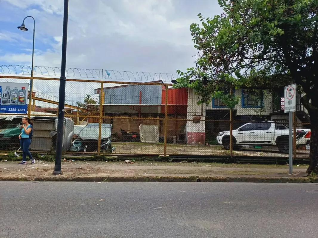 Se vende lote esquinero en San José, Barrio Los Ángeles – 296 m²