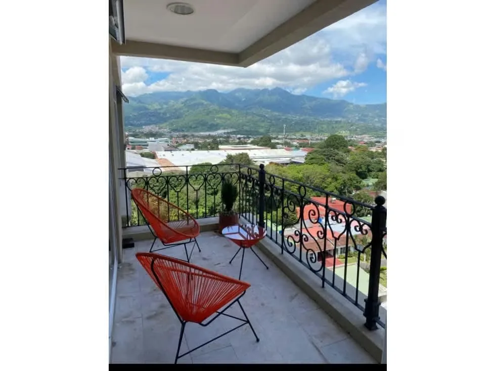 Alquiler de apartamento en Torres del Lago, Sabana Sur, PRECIO: USD 1400. Negociemos.