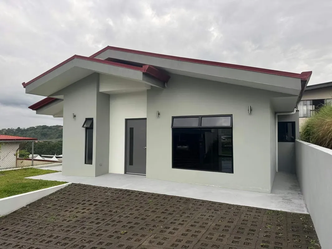 Modern Cozy Home for sale Grecia