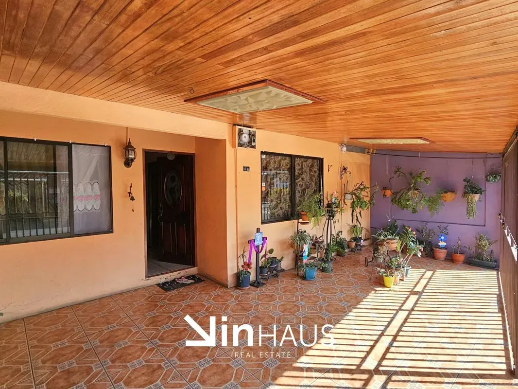 Venta de casa de dos plantas en Concepción de Tres Ríos. En primera planta cuenta con una cochera para dos vehiculos (uno grande y otro pequeño), una bodega, sala-comedor, cocina con ... — photo 4