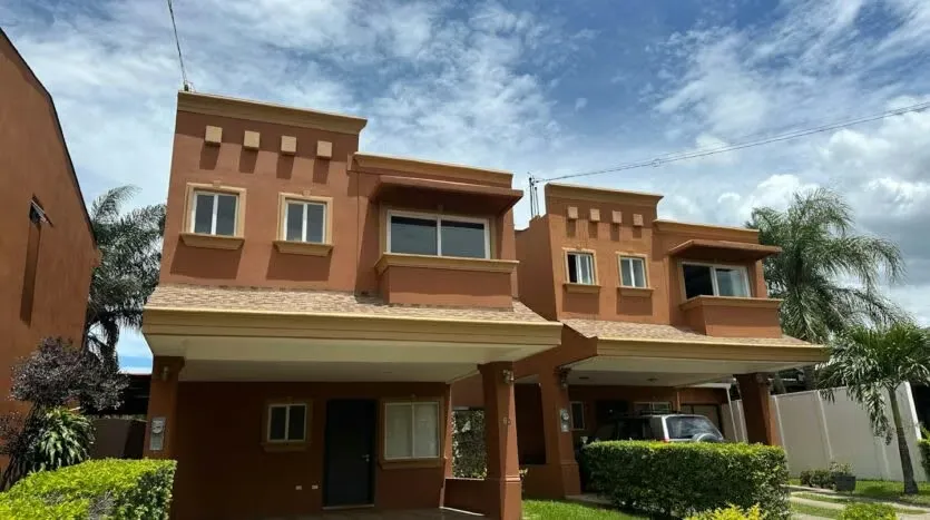 ¿Busca una casa amplia, segura y con excelente ubicación, sin pagar precios inflados? Esta es su oportunidad.