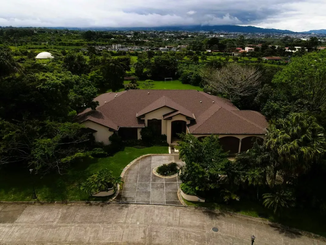 Espectacular casa de lujo en Santo Domingo de Heredia