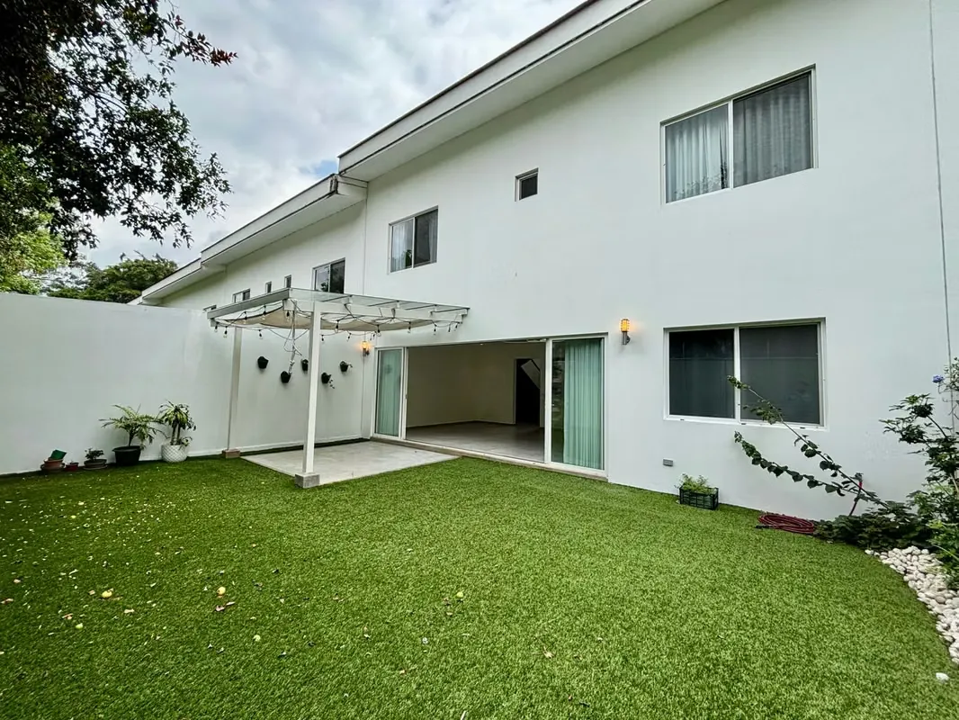 VENTA CASA MODERNA EN CONDOMINIO EN ESCAZÚ*