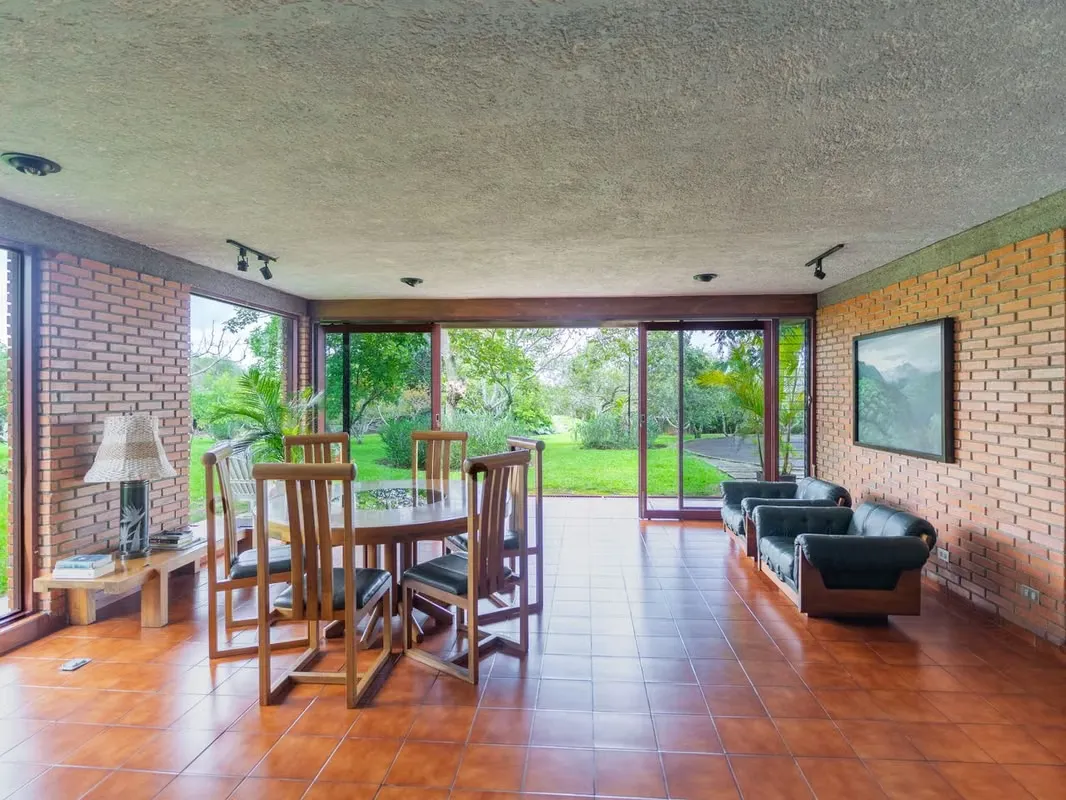 Located in a quiet area near to San José, this charming house offers a retreat surrounded by nature and fruit trees, perfect for ... — photo 5