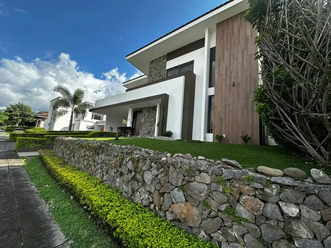 VENTA DE CASA EN RIO ORO SANTA ANA