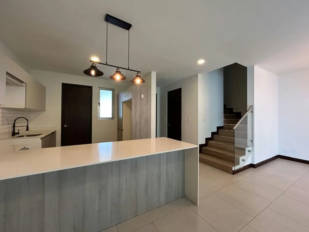 CASA EN VENTA EN TERRALTA DE 3 NIVELES
