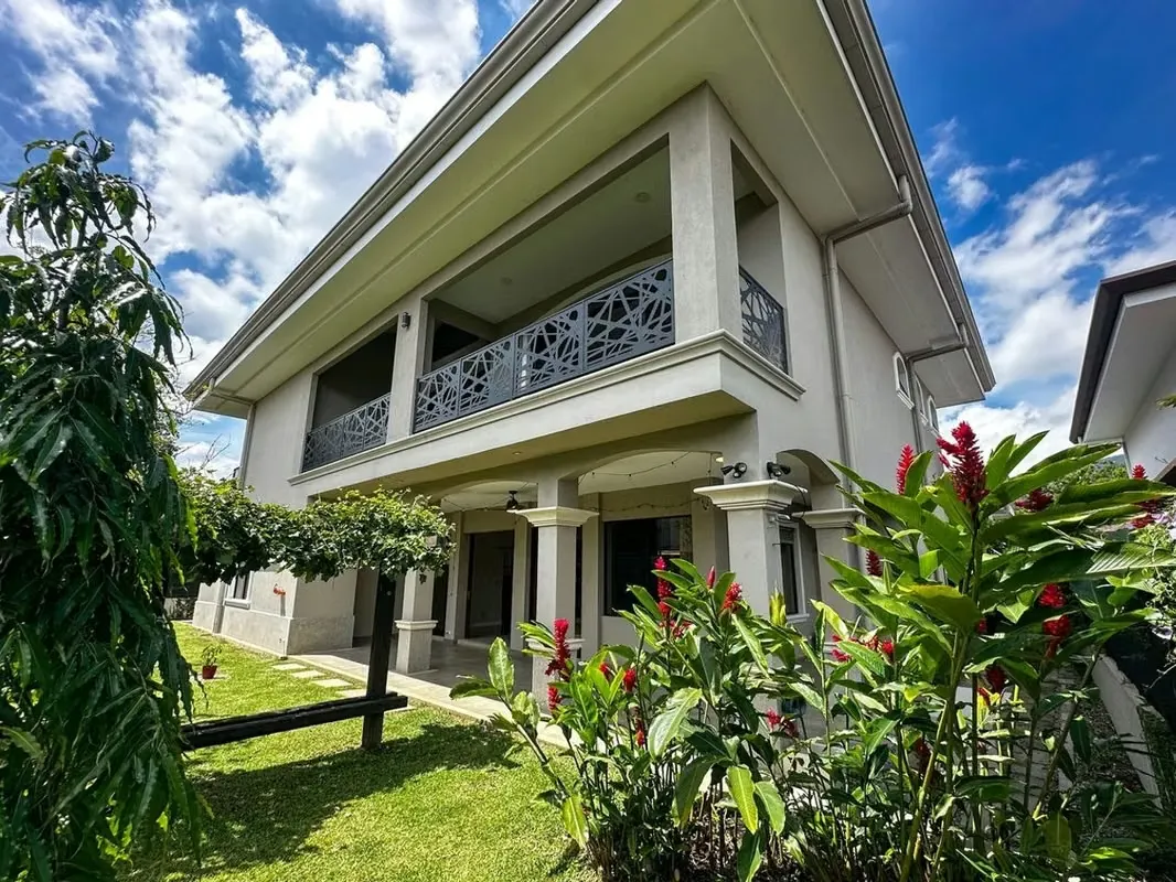 HOUSE FOR SALE IN HACIENDA DEL SOL FOR INVESTMENT