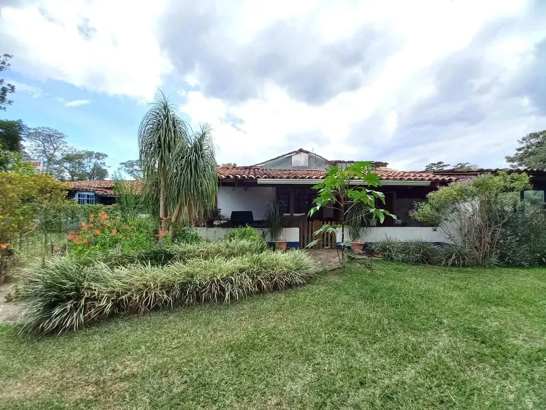 This independent lot has an excellent location, in the center of Santa Rosa, near the Catholic Church of Santa Rosa, 100 meters from the public school and 200 meters from the football ... — photo 2