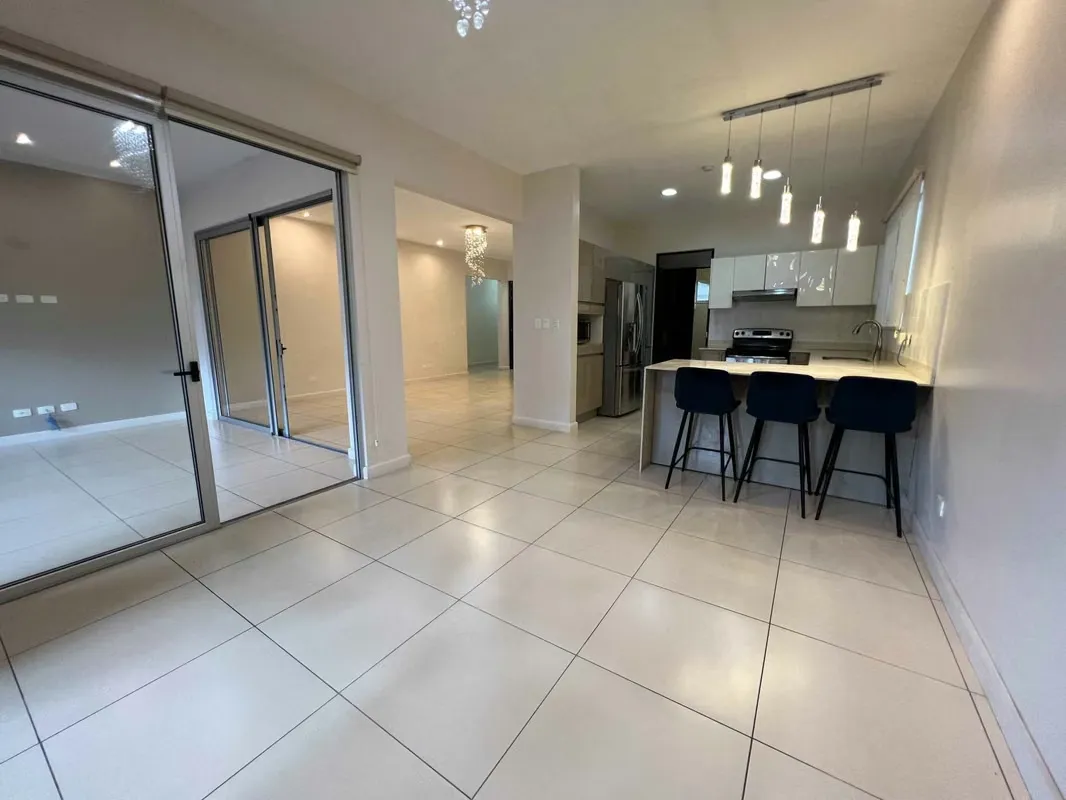VENTA DE CASA EN LINDORA PLACE PARA INVERSIÓN