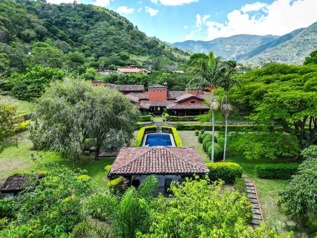 VENTA DE FINCA EN SANTA ANA