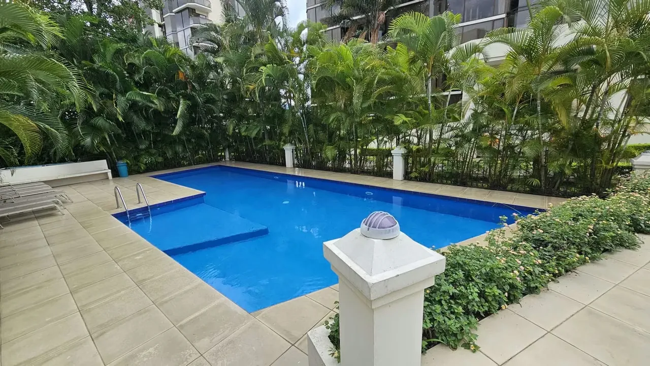 This is a beautiful apartment with 2 or 3 bedrooms (optional). Large living area, balcony, and amazing views!
