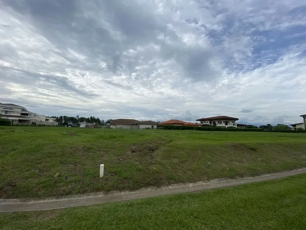 VENTA DE LOTE EN CONDOMINIO - HACIENDA LOS REYES