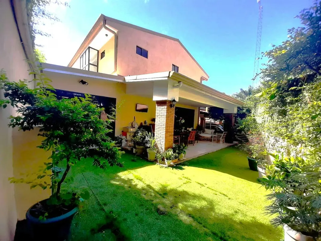 Casa en Venta en Guachipelín Condominio exclusivo ¡Impecable! – 3 hab. y 6 parqueos