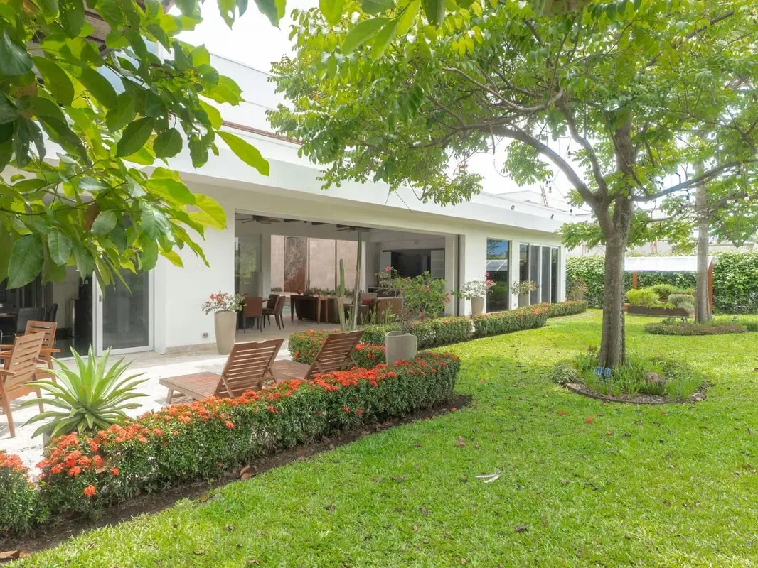 HOUSE FOR SALE IN VALLE DEL SOL WITH INDOOR SWIMMING POOL