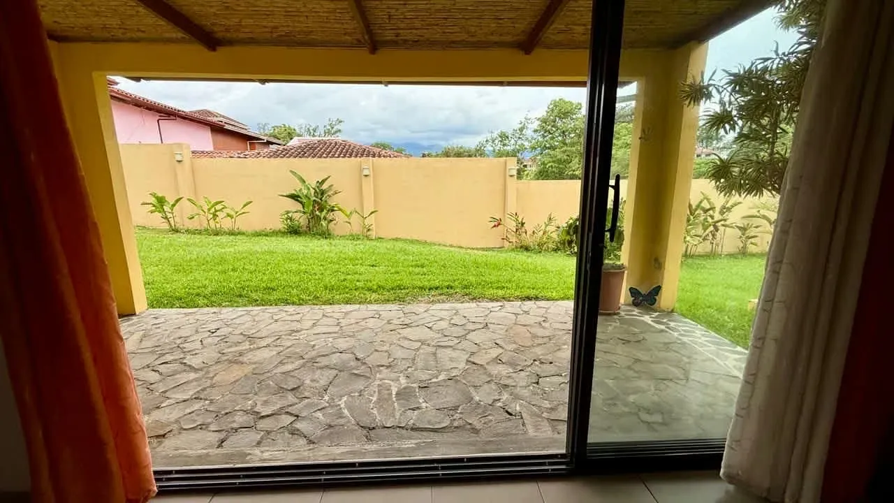 Ubicada en una de las zonas residenciales más exclusivas y estratégicas de Ciudad Cariari, esta propiedad ofrece una combinación excepcional de amplitud, privacidad y versatilidad. ... — photo 2