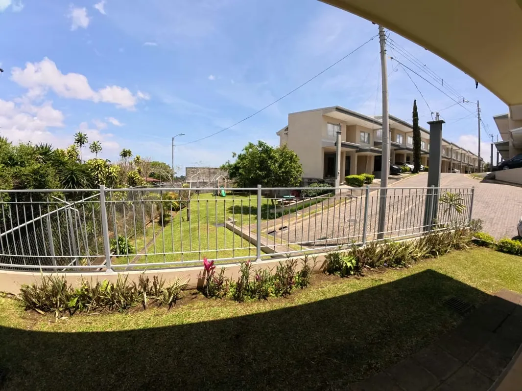 precioso condominio en Moravia, 3 hab. amenidades. ( JS 1322 12 2 ).