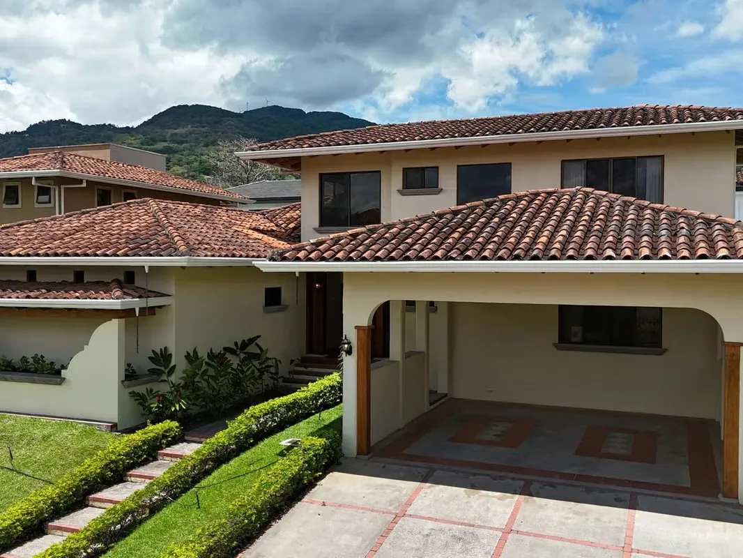 VENTA DE CASA EN CONDOMINIO - SANTA ANA
