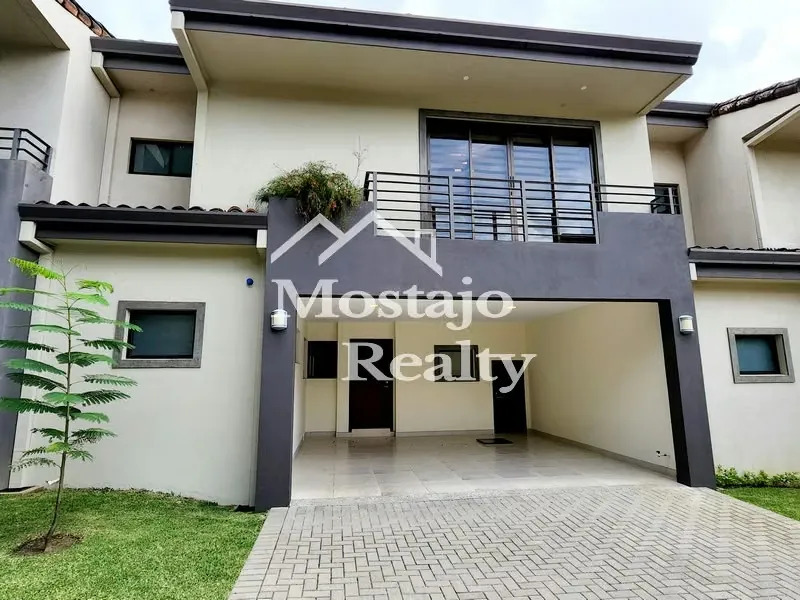 Opportunity! Modern house for sale in Hacienda Paraiso Condominium, Santa Ana