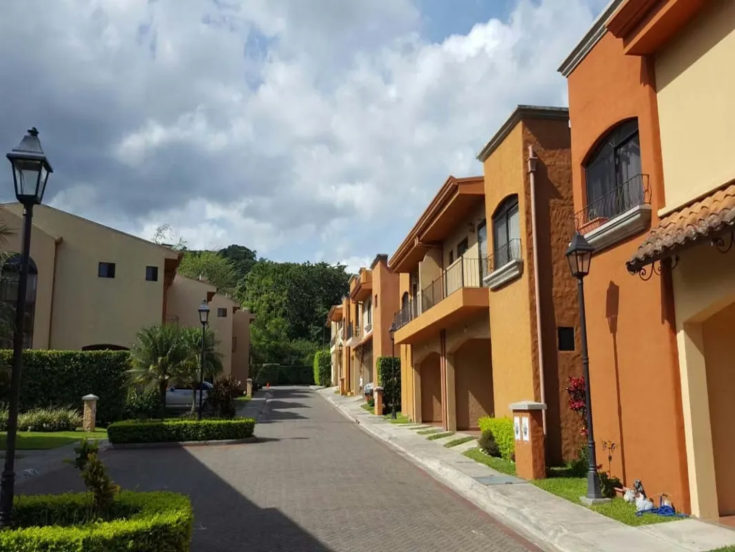 HOUSE FOR SALE-CONDOMINIUM IN BRAZIL OF MORA