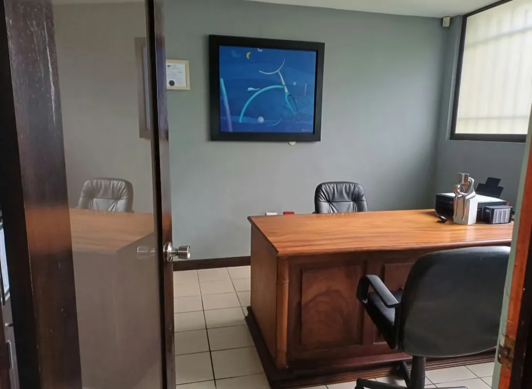 URGE VENDER High Value Property in Los Yoses - Impact Price for Quick Investment — photo 2