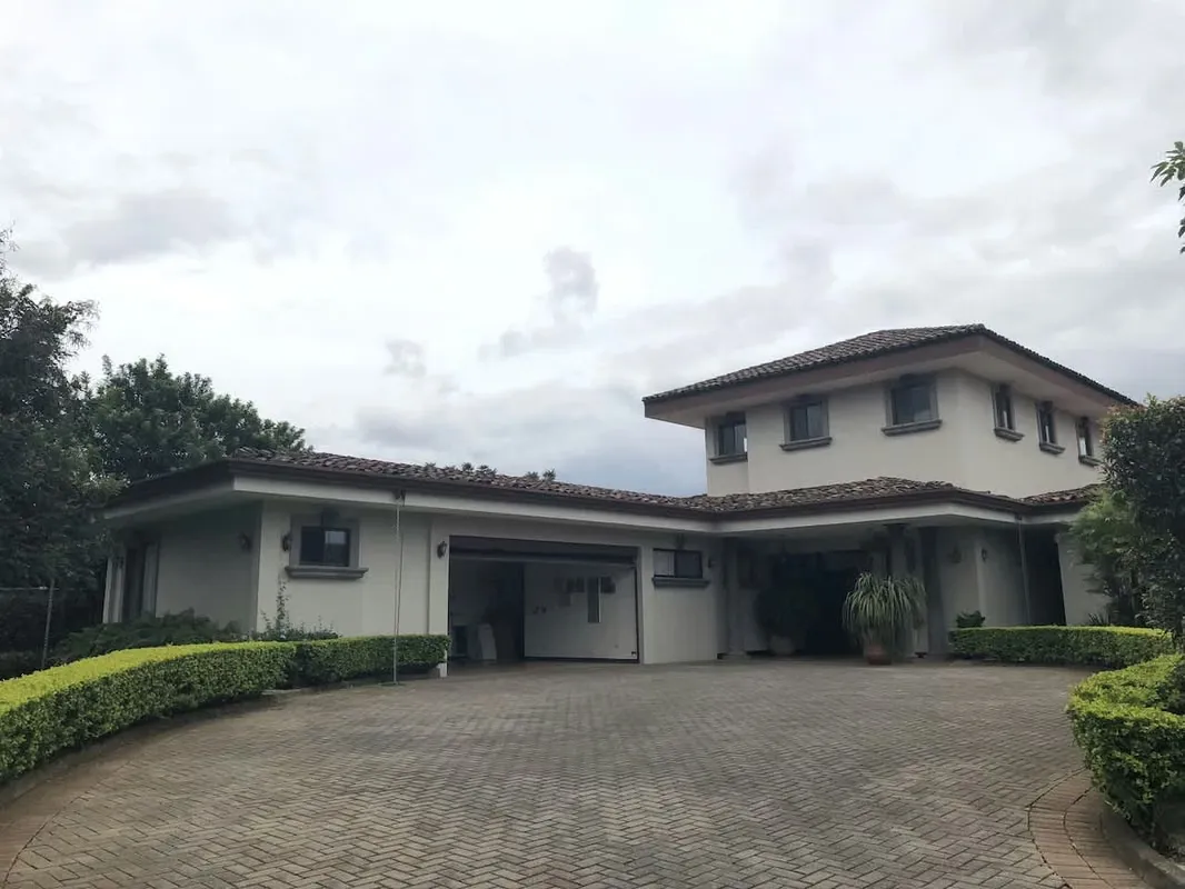 With a very comfortable location, very close to Bethlehem, is this condo. It has proximity to Juan Santamaría Airport and easy access. It ...