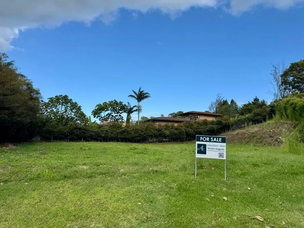 Se Vende Lote en Condominio Monteran