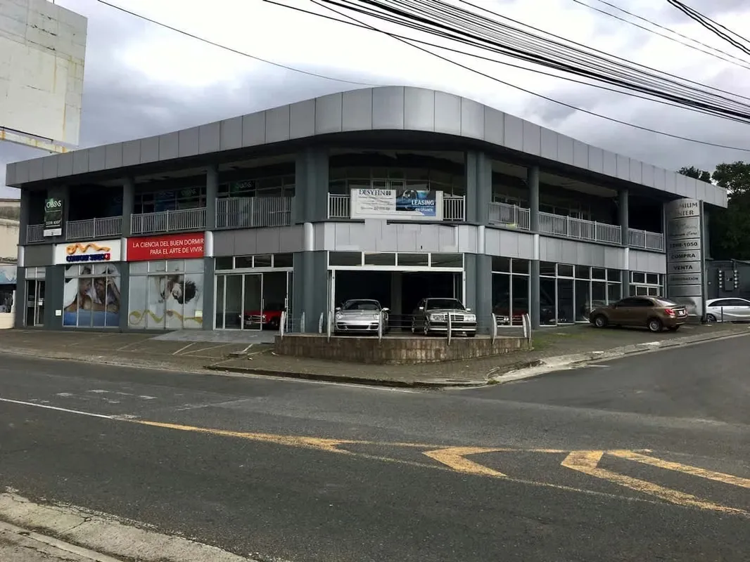 COMERCIAL PREMISES FOR RENT IN MAIN BOULEVARD OF ESCAZÚ