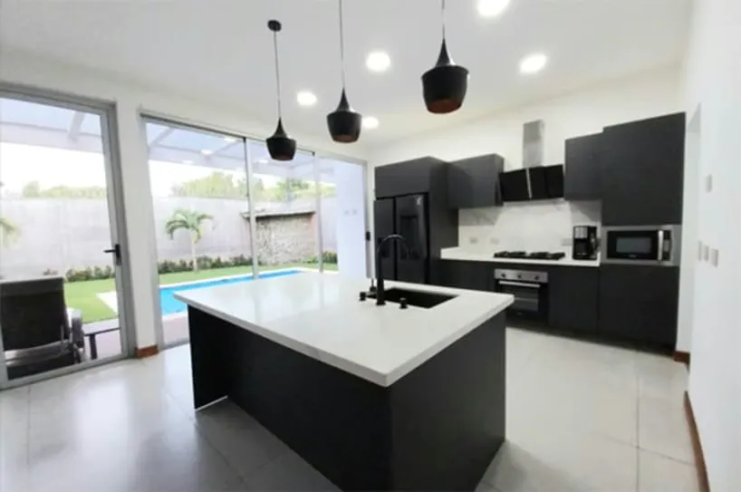 Casa Independiente en Santo Domingo, Heredia – Casa de una planta con piscina y rancho BBQ — photo 2