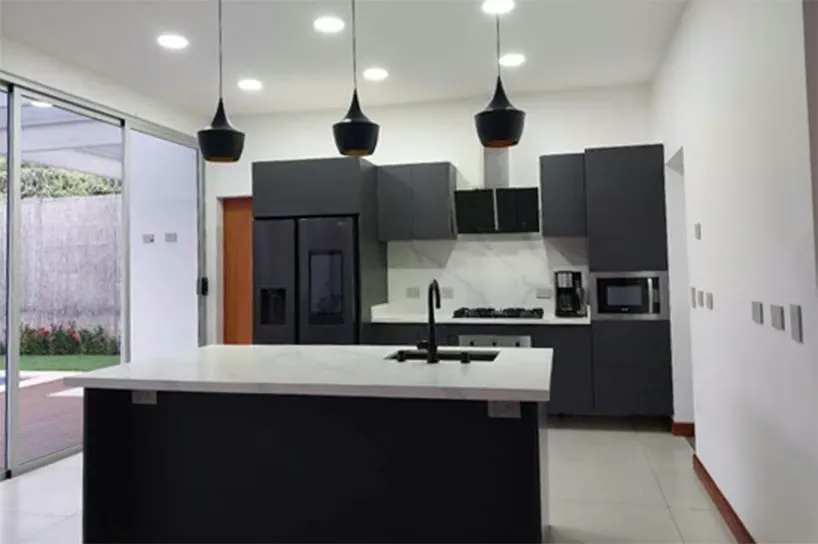 Casa Independiente en Santo Domingo, Heredia – Casa de una planta con piscina y rancho BBQ — photo 3