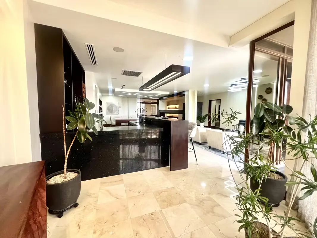 APTO ELEGANTE Y  FINO AMOBLADO  EN TORRE RODEADO DE VEGETACION PISO ALTO ESCAZU JABONCILLOS