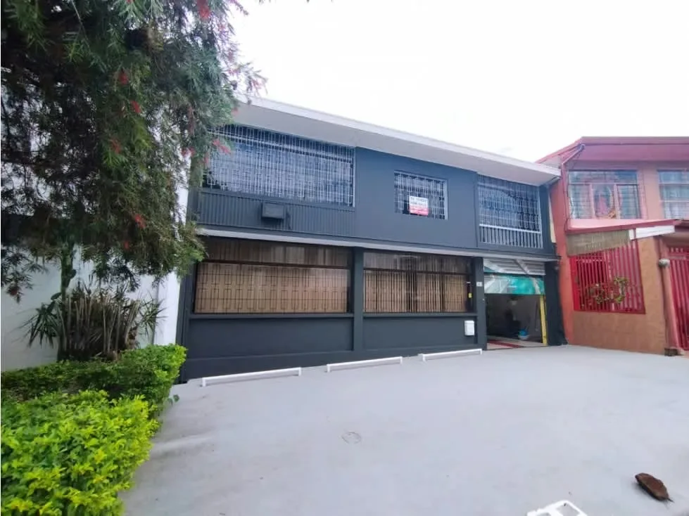 Viva en el Centro de San José, Tournón, en calle sin salida, zona con privacidad, sin tránsito y segura, con un ambiente campestre. Escuche el sonido del río en su propia casa. ...