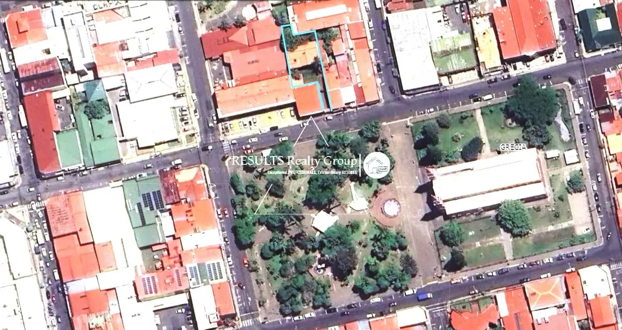 Comercial Edificio ¡FRENTE de Parque Centro!