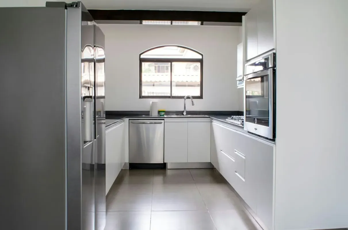 HOUSE FOR RENT AND SALE IN SANTA ANA