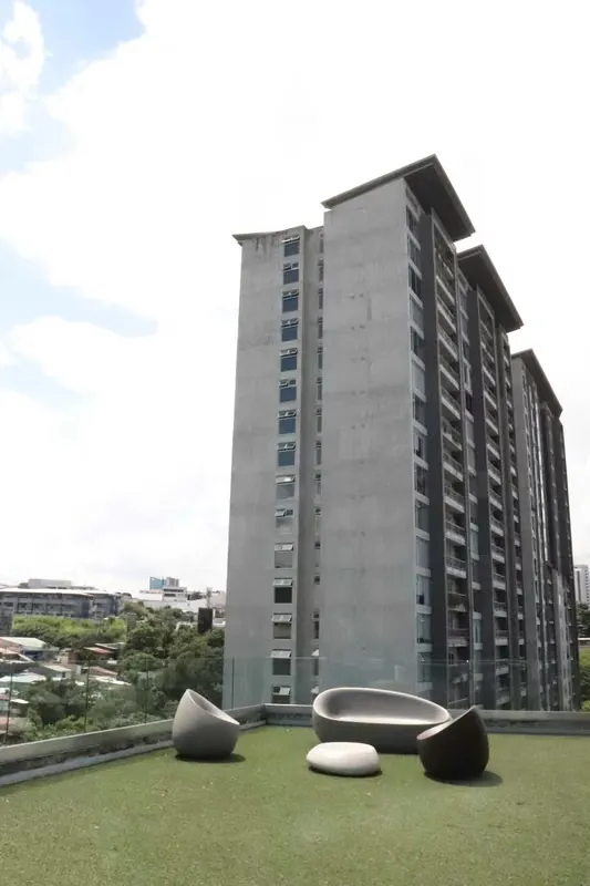 14th-Floor Apartment with Panoramic East-Facing Views of San José
