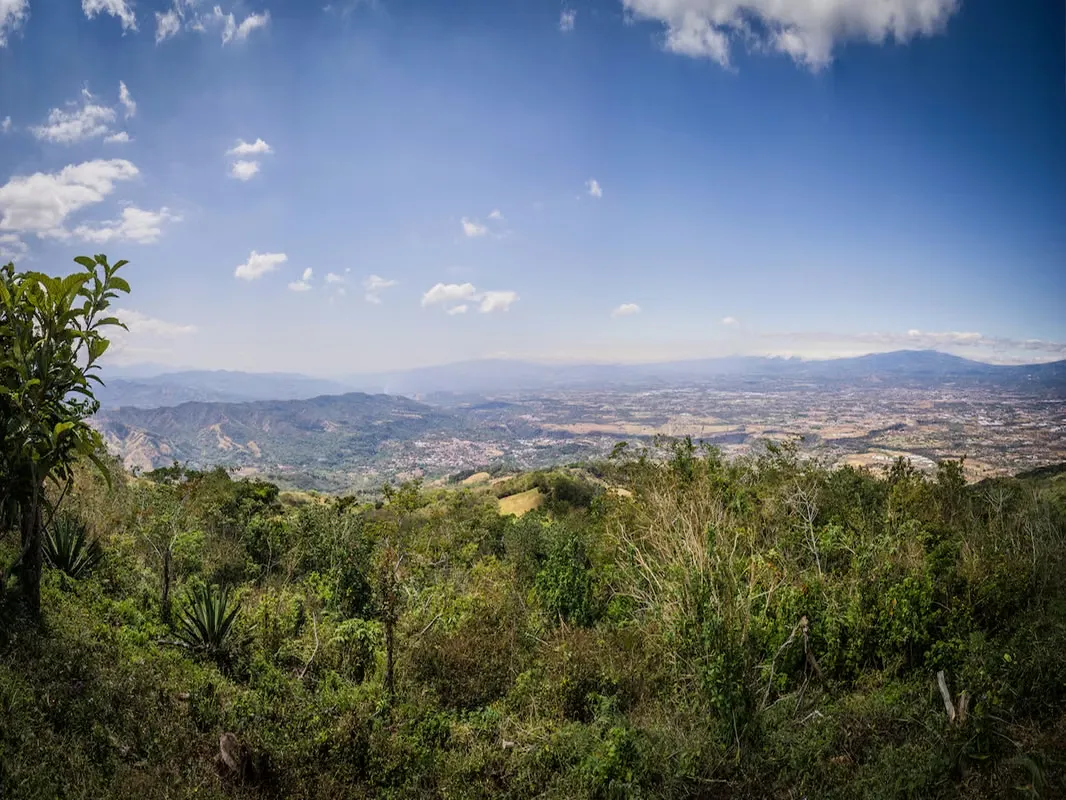 LOTES EN VENTA EN CONDOMINIO CON INCREÍBLES VISTAS EN SANTA ANA