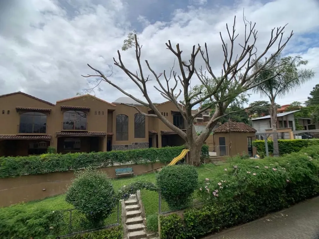 CASA EN CONDOMINIO - GUACHIPELIN - PARA INVERSION