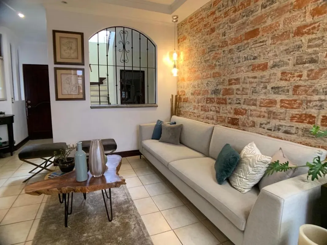With an excellent location, and strategically, between Santa Ana and Escazú, specifically in Guachipelín, we have this small condominium, very quiet and safe. — photo 5