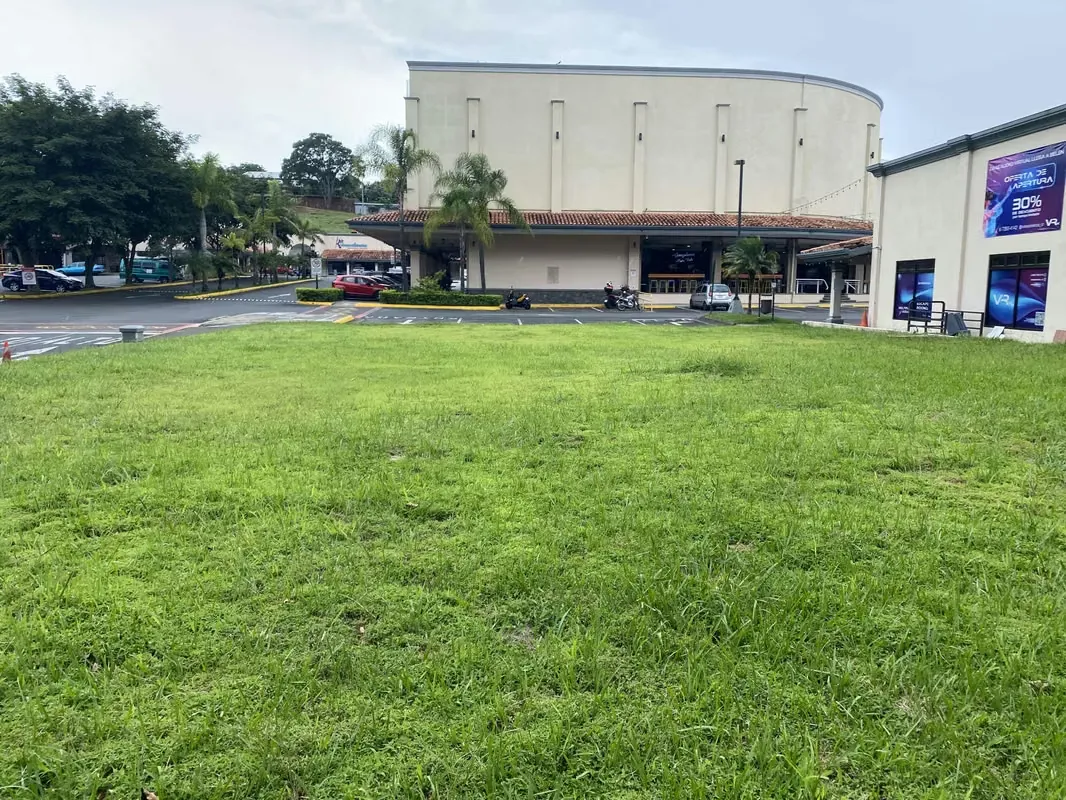 LOTE EN CENTRO COMERCIAL LA RIBERA DE BELEN